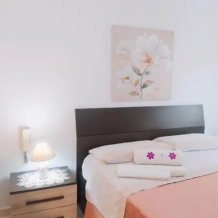 Apartment Nel Giardino Di Nunziatina Syrakus